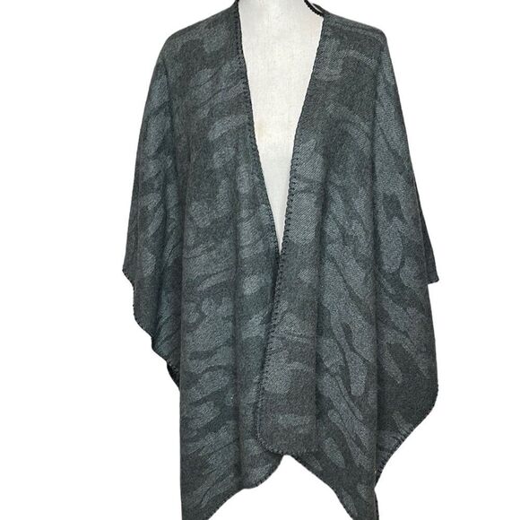 Woolrich Women’s Shawl Grey Sweater Poncho. Size One Size. - Picture 1 of 9